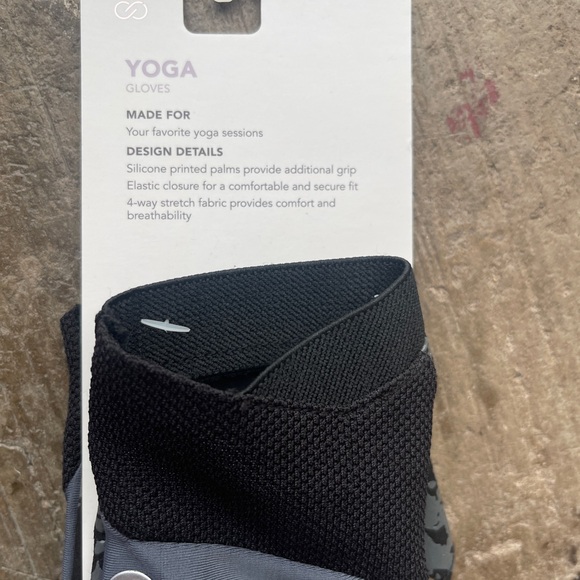 Calia Yoga Gloves Elastic Closure with 4 Way Stretch Fabric  Black S-M-L - Picture 2 of 4